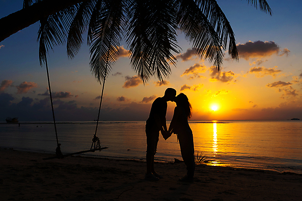 포토 JPG 해외이미지 커플 여자 남자 행복 실루엣 밧줄 바다 섬 여행 데이트 휴식 키스 함께함 성인 야외 두명 손잡기 일몰 그네 휴양지 성인만 해외포토 감정 줄 컨셉 관계 모션 촬영기법 사람 노을 장소 애정표현 파일형식 이미지허브