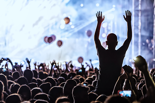 포토 JPG 해외이미지 실루엣 음악 응원 모바일 세포 관리 미술 사람 이벤트 사람없음 빛 스마트폰 핸드폰 파티 축제 소리 콘서트 공연 무대 축하 점 부채 분위기 연기 군중 극장 전화기 스마트 클럽 보케 쇼 스포트라이트 동영상 뮤지컬 소셜미디어 팝 생존 유흥 해외포토 컨셉 문화예술 촬영기법 전자제품 스마트기기 파일형식 이미지허브