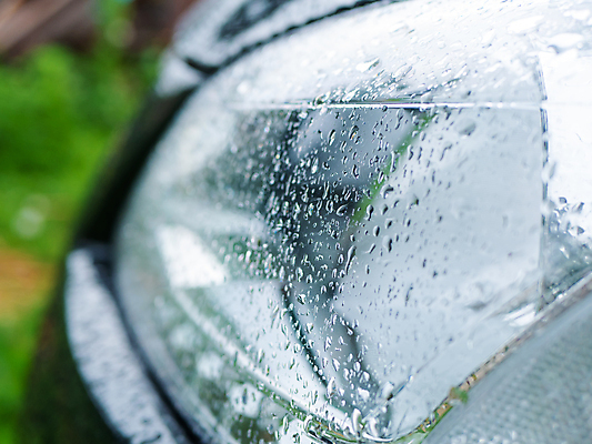포토 JPG 해외이미지 백그라운드 부분 교통시설 자동차 유리 날씨 거리 사람없음 야외 물 빛 반사 검은색 어둠 운전 젖음 물방울 등불 램프 액체 닫기 떨어짐 빗방울 묘사 질감 분무기 블러 자동 조율 스타일 주도 해외포토 자연요소 육상교통 컬러 교통 컨셉 모션 재질 조명 예절 비_날씨 시설 파일형식 이미지허브