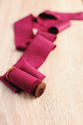 포토 JPG 해외이미지 라이프스타일 디자인 리본 밧줄 결혼 컨셉 취미 사람없음 목재 장식 컬러풀 유행 축제 수확 골동품 광선 시골 축하 직물 면 원형 생일 가장자리 제조 상품 바느질 실크 묘사 유기농 붕대 좁은 캔버스 위치 실타래 찢어짐 내추럴 구성 그런지 달리기선수 핸드메이드 해외포토 도형 나무 웰빙 기념일 줄 컬러 농업 재료 모션 이벤트 생활 둘레 육상선수 파일형식 이미지허브