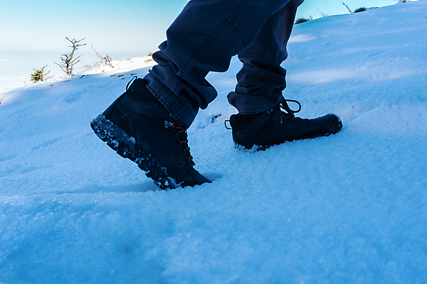 포토 JPG 해외이미지 라이프스타일 노년 남자 스포츠 여행 신발 컨셉 겨울 모션 발 자연 날씨 산 부츠 건강 성인 취미 사람없음 야외 가로 운동 뷰티 걷기 환경 얼음 스트레칭 일몰 하이킹 장비 추위 발자국 오솔길 필름 단계 눈보라 양발 웅장함 해외포토 자연요소 계절 길 자국 레저 눈_날씨 사람 생활 신체부위 노을 생태계 파일형식 이미지허브