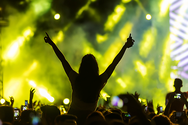 포토 JPG 해외이미지 실루엣 음악 응원 모바일 세포 관리 미술 사람 이벤트 사람없음 빛 스마트폰 핸드폰 청춘 파티 축제 소리 콘서트 공연 무대 축하 점 부채 분위기 연기 군중 극장 전화기 스마트 클럽 보케 쇼 스포트라이트 동영상 뮤지컬 소셜미디어 팝 생존 유흥 해외포토 컨셉 문화예술 촬영기법 전자제품 스마트기기 파일형식 이미지허브