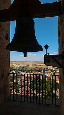 포토 JPG 해외이미지 종교 악기 여행 건축양식 유리 하늘 벽돌 거리 매달리기 사람없음 야외 건물 울타리 햇빛 성당 교회 탑 금속 종 발코니 램프 도시 재산 철 대문 종탑 해외포토 건축물 건축 음악 종교건축 모션 재질 조명 금융 담장 태양 문 파일형식 이미지허브