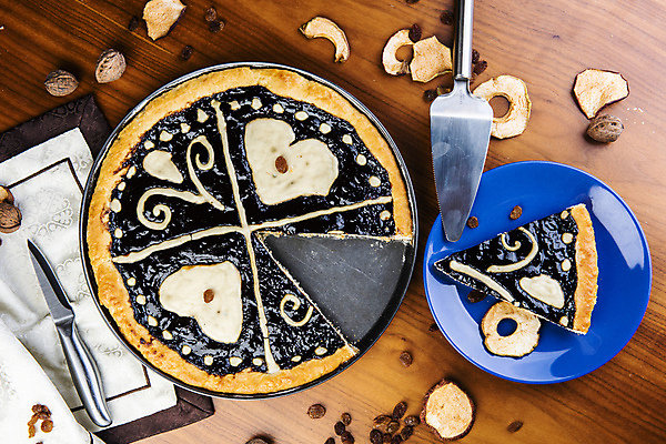 포토 JPG 해외이미지 1 전통 음식 조각 과일 탁자 디저트 치즈 요리 사람없음 목재 장식 케이크 검은색 견과류 흰색 하트 직물 원형 칼 달콤 잼 자르기 굽기 반죽 지역 체코 버터 자두 건포도 고립 이스트 정물화 페스츄리 핸드메이드 해외포토 모양 도형 나무 유럽 빵 컬러 가구 재료 모션 포도 유제품 소스_음식 맛 구이 그림 건과일 파일형식 이미지허브