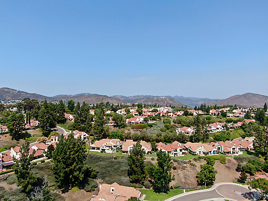 포토 JPG 해외이미지 도로 가족 자연 지붕 부동산 산 아파트 주택 풍경 잔디 사람없음 야외 초록색 도시풍경 계곡 미국 재산 큼 땅 빌라 캘리포니아 콘도 지역 커뮤니티 이웃 대출 개발 교외 똑같은 조감도 진짜 비용 해외포토 식물 길 컬러 북아메리카 관계 교통시설 숙소 건물 금융 경제 도시 크기 생태계 파일형식 이미지허브