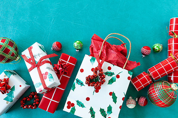 포토 JPG 해외이미지 기념일 리본 백그라운드 크리스마스 포장 휴가 선물 사람없음 장식 가로 선물상자 컬러풀 축제 장식볼 포장지 카피스페이스 크리스마스배경 해외포토 컬러 이벤트 상자 공백 파일형식 이미지허브