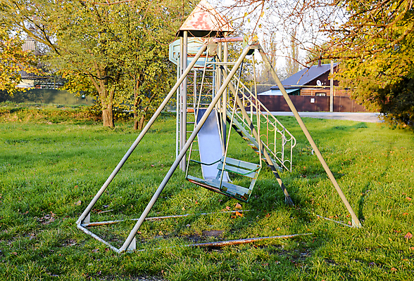 포토 JPG 해외이미지 나무 공원 행복 어린이 의자 사다리 학교 자연 놀이 휴가 잔디 사람없음 야외 목재 빨간색 세트 컬러풀 장난감 노란색 마을 금속 일몰 경기장 유치원 기쁨 게임 흰색 미끄럼틀 놀이터 플라스틱 자르기 언덕 그네 개발 줄서기 해외포토 식물 공공시설 교육 감정 컬러 가구 재료 스포츠시설 모션 재질 사람 노을 도구 놀이기구 생태계 파일형식 이미지허브