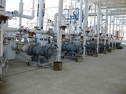 포토 JPG 해외이미지 나무 식물 산업 비즈니스 공장 굴뚝 사람없음 건물 환경 탑 금속 힘 기계 에너지 견과류 제조 보호 휘발유 석유 수증기 시설 탱크 가스 수납 공학 디젤 복잡 생태학 철강 파이프라인 화학물질 공급 해외포토 건축물 교육 컨셉 공업 재질 화학 파이프_관 파일형식 이미지허브