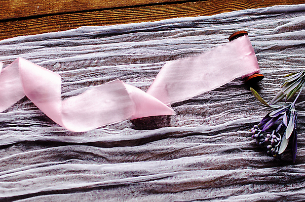 포토 JPG 해외이미지 라이프스타일 디자인 리본 밧줄 결혼 백그라운드 컨셉 패턴 탁자 표면 넥타이 쟁반 사람없음 목재 장식 컬러풀 보라색 축제 수확 시골 축하 직물 인사 면 생일 가장자리 소프트포커스 실크 오브젝트 유기농 붕대 좁은 캔버스 초대 위치 찢어짐 내추럴 구성 달리기선수 페스츄리 핸드메이드 목업 해외포토 나무 웰빙 잡화 기념일 줄 빵 컬러 가구 무늬 농업 재료 모션 촬영기법 이벤트 생활 예절 둘레 육상선수 파일형식 이미지허브