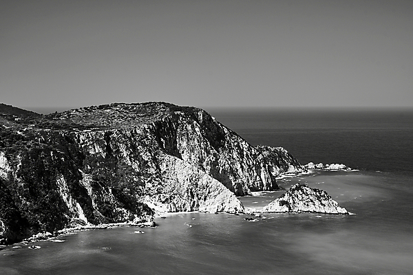 포토 JPG 해외이미지 유럽 바다 섬 하늘 휴가 산 흑백 풍경 사람없음 물 파란색 만 지중해 그리스 철조망 석회암 수평선 해외포토 자연요소 나라 컬러 촬영기법 암석 파일형식 이미지허브