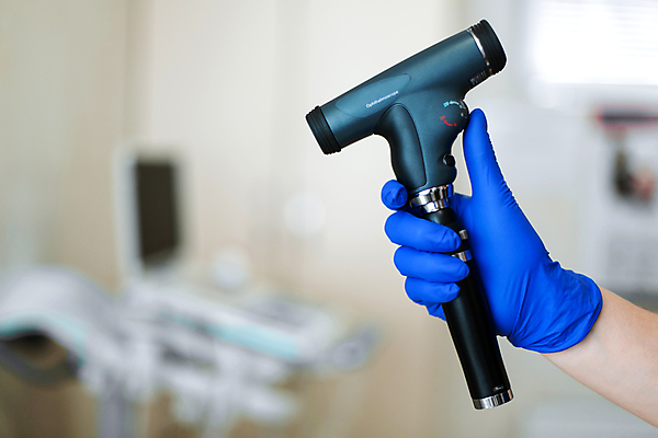 포토 JPG 해외이미지 직업 손 과학 컨셉 유리 건강 병원 현미경 사람없음 치료 약 건강관리 장비 시험 의사 흰색 기구 질병 시력 비전 방문 안과 수의사 시력검사 검안사 해외포토 교육 컬러 의학 재질 실험기구 관리 신체부위 의료진 검사_조사 파일형식 안경사 이미지허브