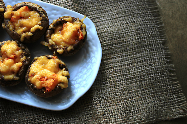 포토 JPG 해외이미지 접시 음식 백그라운드 토마토 채소 재료 양파 치즈 함께함 파슬리 건강 마늘 요리 사람없음 목재 초록색 갈색 식사 저녁식사 버섯 튀김 흰색 뜨거움 맛 그릴 굽기 허브 가득함 향신료 유기농 후추 점심식사 폭식 식용 채식주의자 캡모자 핸드메이드 해외포토 나무 식물 모자_잡화 식기 웰빙 컬러 컨셉 주방용품 유제품 구이 채식 향미료 파일형식 이미지허브