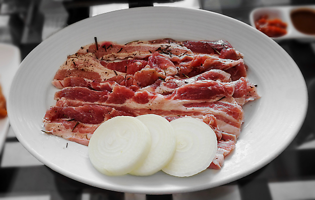 포토 JPG 해외이미지 전통 접시 음식 조각 재료 양파 한국 건강 육류 돼지고기 스테이크 요리 동양인 사람없음 빨간색 식당 일본 식사 치킨 소고기 흰색 신선 뜨거움 변화 그릴 바비큐 굽기 먹기 향신료 날것 슬라이스 베이컨 암 로즈메리 갈비뼈 점심식사 단백질 화상 개조 해외포토 식기 아시아 컬러 컨셉 채소 식재료 모션 주방용품 뼈 서양음식 인종 상점 질병 상처 구이 허브 닭고기요리 영양소 향미료 파일형식 이미지허브