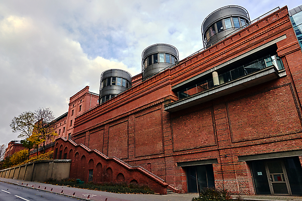 포토 JPG 해외이미지 유럽 산업 벽 건축양식 창문 유리 하늘 사람없음 건물 탑 금속 도시 보행로 파편 정사각형 폴란드 양조장 옛날 개조 해외포토 도형 건축물 건축 나라 길 재질 파일형식 이미지허브