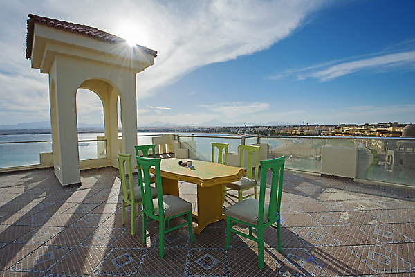 포토 JPG 해외이미지 외관 바다 여행 의자 건축양식 자연 하늘 호텔 휴가 휴식 주택 파노라마 이집트 사람없음 야외 건물 초록색 파란색 햇빛 태양 발코니 고급 큼 옥상 타일 아치 휴양지 해외포토 자연요소 건축물 건축 컬러 가구 컨셉 아프리카 숙소 촬영기법 장소 크기 생태계 파일형식 이미지허브