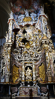 포토 JPG 해외이미지 종교 음식 조각 여행 건축양식 탁자 주택 미술 앉기 사람없음 건물 목재 성당 교회 케이크 방 사찰 영혼 청동 수도원 놋쇠 사당 숭배 옛날 제단 해외포토 나무 건축물 건축 가구 재료 종교건축 모션 문화예술 디저트 파일형식 이미지허브