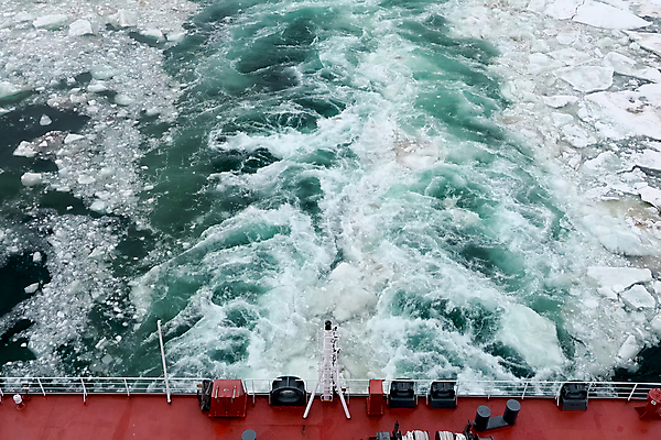 포토 JPG 해외이미지 파도 바다 섬 여행 백그라운드 이동 컨셉 자국 자연 갈매기 추상 휴가 항해 풍경 사람없음 야외 물 여름 파란색 평화 얼음 거품 젖음 흰색 보트 크루즈 북극 속도 꼬리 함선 빙산 깊이 수평선 해외포토 자연요소 계절 컬러 무늬 배_교통 조류 극지방 생태계 파일형식 이미지허브