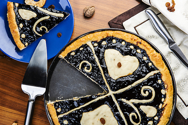 포토 JPG 해외이미지 1 전통 음식 조각 과일 탁자 디저트 치즈 요리 사람없음 목재 장식 케이크 검은색 견과류 흰색 하트 직물 원형 칼 달콤 잼 자르기 굽기 반죽 지역 체코 버터 자두 건포도 고립 이스트 정물화 페스츄리 핸드메이드 해외포토 모양 도형 나무 유럽 빵 컬러 가구 재료 모션 포도 유제품 소스_음식 맛 구이 그림 건과일 파일형식 이미지허브