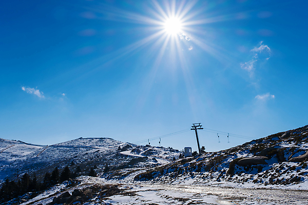 포토 JPG 해외이미지 계절 여행 백그라운드 크리스마스 겨울 자연 하늘 날씨 사람없음 아웃포커스 가로 빛 햇빛 태양 반사 일출 냉동 얼음 일몰 새벽 도시 뜨거움 떨어짐 숲 필름 온도 전나무 스카이라인 동영상 기후변화 해외포토 자연요소 나무 기념일 컨셉 촬영기법 노을 변화 생태계 파일형식 이미지허브