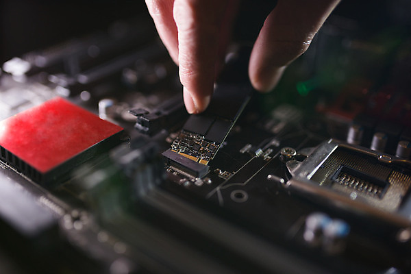 포토 JPG 해외이미지 백그라운드 부분 실내 사람없음 빛 컴퓨터 자료 장비 운전 정보 묘사 속도 순환 전자 수납 고체 마더보드 설치 잠금해제 하드웨어 해외포토 모션 내부 전자제품 파일형식 이미지허브