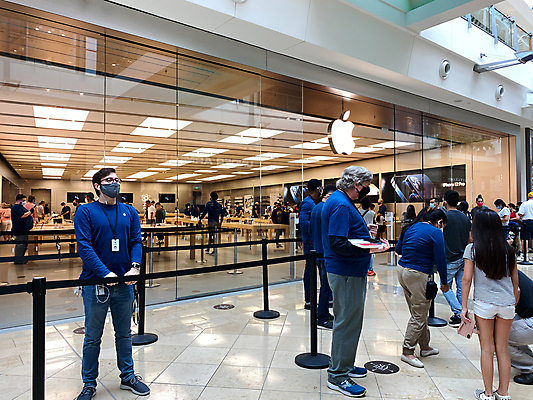 포토 JPG 해외이미지 직업 디자인 비즈니스 새로움 요리 사람 사람없음 전자제품 스마트폰 컴퓨터 글로벌 알약 상점 미국 바 기다림 사과 쇼핑몰 손목시계 서비스 생태계 소매 온라인 찬성 다국적 소프트웨어 아이폰 하드웨어 해외포토 시계 컨셉 북아메리카 과일 장신구 모션 핸드폰 스마트기기 약 파일형식 이미지허브