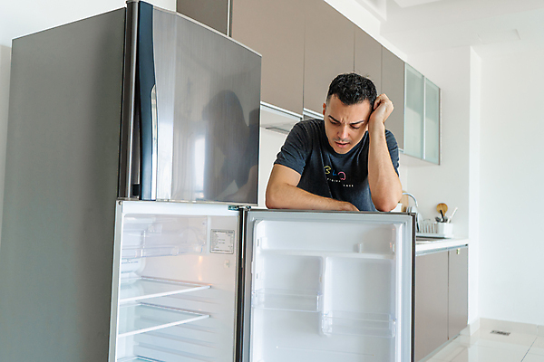 포토 JPG 해외이미지 백인 라이프스타일 응시 남자 행복 감정 음식 백그라운드 다이어트 주택 한명 사람 문 상점 주방 얼음 식사 저녁식사 기계 장비 신선 오픈 좌절 시원함 가난 먹기 기아 배고픔 속도 검색 냉장고 수납 질서 냉각기 냉동고 해외포토 자연요소 서양인 1 시선 컨셉 모션 건강 건물 생활 가전제품 예절 사회이슈 파일형식 이미지허브
