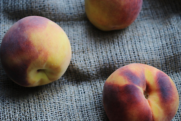 포토 JPG 해외이미지 꽃 음식 백그라운드 농업 다이어트 오렌지 과일 재료 탁자 디저트 건강 사람없음 목재 빨간색 여름 농작물 노란색 바구니 정원 수확 흰색 대접 신선 그룹 달콤 맛 먹기 삼베 묘사 유기농 날것 복숭아 건강식 내추럴 고립 숙성 채식주의자 천도복숭아 많음 해외포토 나무 식물 웰빙 계절 산업 컬러 가구 컨셉 모션 채식 파일형식 천_직물 이미지허브