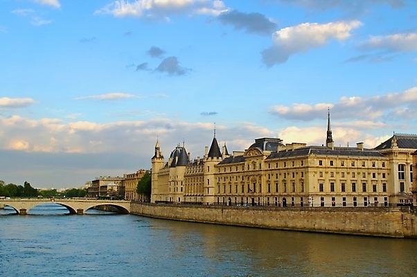 포토 JPG 해외이미지 주간 해외 유럽 여행 건축양식 하늘 휴가 주택 따뜻함 사람없음 건물 관광지 강 궁전 프랑스 중세 역사 감옥 프랑스어 파리(프랑스) 해외포토 자연요소 문자 건축물 건축 나라 고건축 파일형식 이미지허브