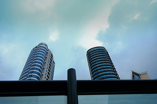 포토 JPG 해외이미지 나무 구름 로우앵글 비즈니스 건축양식 창문 하늘 미래 새로움 건설업 사람없음 야외 건물 금융 경제 도시풍경 컬러풀 햇빛 반사 탑 고층빌딩 올려보기 성장 도시 작업 재산 시티라이프 명승지 철강 해외포토 자연요소 식물 라이프스타일 건축물 건축 산업 뷰포인트 컬러 컨셉 모션 풍경 빌딩 태양 파일형식 이미지허브