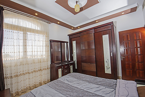 포토 JPG 해외이미지 벽 가구 건축양식 창문 베개 탁자 아파트 주택 실내 사람없음 내부 목재 장식 인테리어 문 침실 거울 방 침대 커튼 고급 매트리스 해외포토 나무 디자인 건축 생활용품 컨셉 재료 침구 건물 파일형식 이미지허브