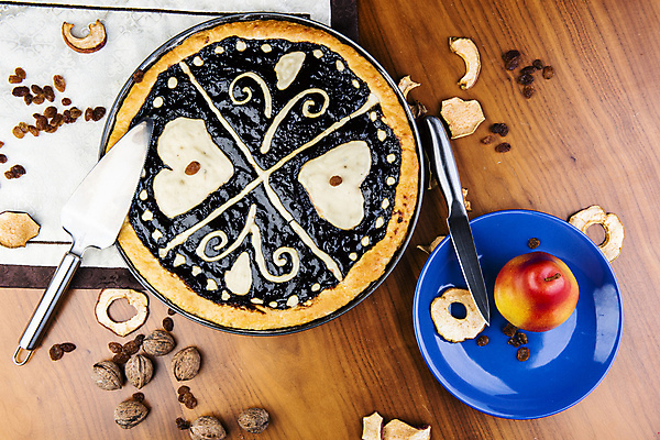 포토 JPG 해외이미지 전통 음식 과일 탁자 디저트 치즈 요리 사람없음 목재 장식 케이크 검은색 견과류 흰색 하트 직물 원형 칼 달콤 잼 굽기 반죽 지역 체코 버터 자두 건포도 고립 이스트 정물화 페스츄리 핸드메이드 해외포토 모양 도형 나무 유럽 빵 컬러 가구 재료 포도 유제품 소스_음식 맛 구이 그림 건과일 파일형식 이미지허브