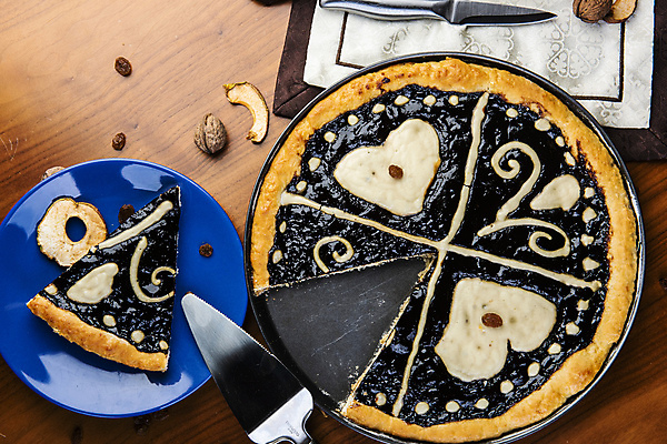 포토 JPG 해외이미지 1 전통 음식 조각 과일 탁자 디저트 치즈 요리 사람없음 목재 장식 케이크 검은색 견과류 흰색 하트 직물 원형 칼 달콤 잼 자르기 굽기 반죽 지역 체코 버터 자두 건포도 고립 이스트 정물화 페스츄리 핸드메이드 해외포토 모양 도형 나무 유럽 빵 컬러 가구 재료 모션 포도 유제품 소스_음식 맛 구이 그림 건과일 파일형식 이미지허브