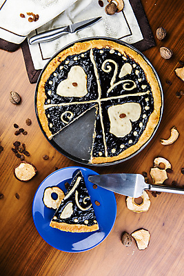 포토 JPG 해외이미지 1 전통 음식 조각 과일 탁자 디저트 치즈 요리 사람없음 목재 장식 케이크 검은색 견과류 흰색 하트 직물 원형 칼 달콤 잼 자르기 굽기 반죽 지역 체코 버터 자두 건포도 고립 이스트 정물화 페스츄리 핸드메이드 해외포토 모양 도형 나무 유럽 빵 컬러 가구 재료 모션 포도 유제품 소스_음식 맛 구이 그림 건과일 파일형식 이미지허브