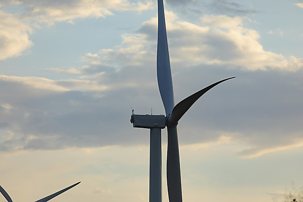 포토 JPG 해외이미지 식물 구름 산업 밭 자연 하늘 바람 풍경 사람없음 초록색 여름 빛 농작물 강 환경 계곡 힘 일몰 재활용 풍차 발전기 에너지 흰색 칼날 스페인 큼 밀 폭풍 아라곤 자원 세대 7월 해외포토 자연요소 계절 유럽 컬러 농업 날씨 곡류 노을 발전소 날짜 크기 친환경 생태계 파일형식 이미지허브