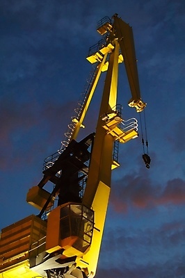 포토 JPG 해외이미지 산업 사람없음 노란색 금속 기계 황혼 새벽 저녁 기중기 공학 철강 해외포토 자연요소 교육 컬러 재질 일몰 중장비 야간 파일형식 이미지허브