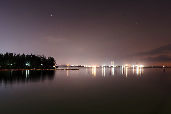포토 JPG 해외이미지 실루엣 호수 바다 자연 하늘 사람없음 야외 가로 물 컬러풀 태양 반사 항구 맑음 황혼 일몰 장노출 해외포토 자연요소 컬러 교통시설 날씨 촬영기법 노을 생태계 파일형식 이미지허브
