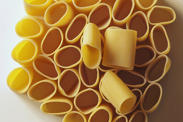 포토 JPG 해외이미지 스튜디오촬영 전통 음식 백그라운드 곡선 재료 표면 추상 건조 파스타 건강 요리 사람없음 노란색 요리사 식사 시골 닫기 이탈리아음식 묘사 흰배경 날것 점심식사 생식 정물화 탄수화물 해외포토 직업 선 컬러 무늬 모션 서양음식 실내 흰색 그림 파일형식 이미지허브