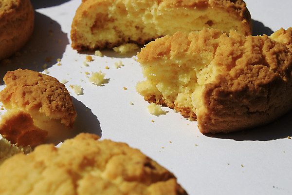 포토 JPG 해외이미지 음식 백그라운드 다이어트 디저트 주택 건강 사탕 사람없음 가로 갈색 쌓기 쿠키 과자 케이크 초콜릿 빵집 흰색 대접 신선 원형 그룹 달콤 맛 아침식사 유혹 설탕 굽기 먹기 기아 흰배경 5 칼로리 버터 나눔 고립 부스러기 페스츄리 해로움 핸드메이드 해외포토 도형 빵 컬러 컨셉 모션 건물 숫자 상점 식사 구이 사회이슈 파일형식 이미지허브