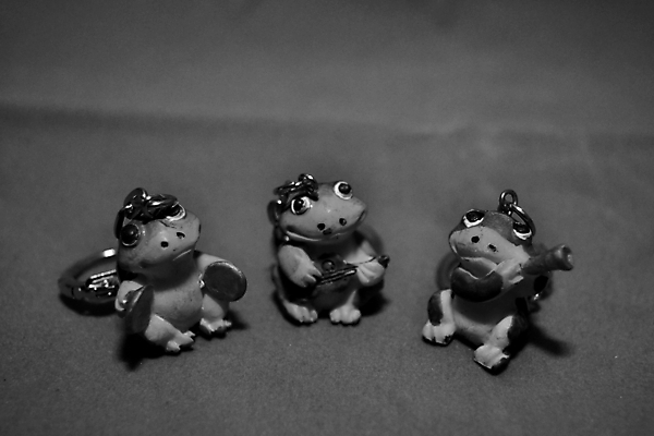 포토 JPG 해외이미지 동물 야생동물 음악 백그라운드 노래 자연 뿔 따뜻함 개구리 양서류 이벤트 사람없음 초록색 장난감 갈색 금속 검은색 소리 콘서트 공연 장비 흰색 기구 기타 도구 뉴스 닫기 볼륨 작음 마이크 오브젝트 라디오 전자 스테레오 두꺼비 목소리 노래방 소통 고립 뮤지컬 해외포토 컬러 음향기기 컨셉 모션 재질 현악기 문화예술 전자제품 크기 생태계 파일형식 이미지허브