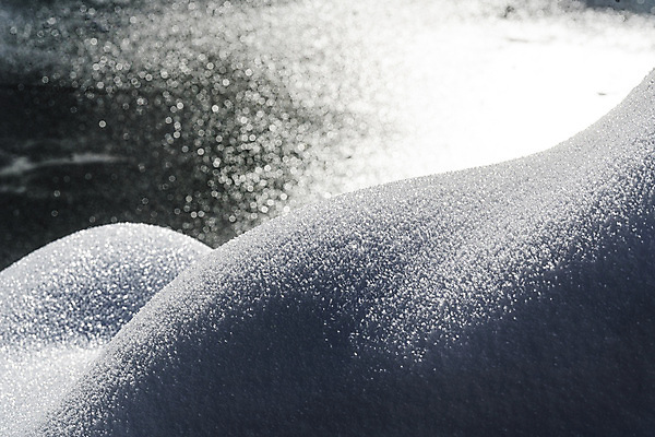 포토 JPG 해외이미지 구름 계절 스포츠 백그라운드 크리스마스 겨울 자연 아침 스키 산 그림자 풍경 경사 사람없음 야외 빛 태양 맑음 얼음 침묵 추위 흰색 신선 정상 숲 언덕 서리 선로 제설기 폭설 눈내림 해외포토 주간 자연요소 기념일 컬러 날씨 겨울스포츠 눈_날씨 소리 자연재해 생태계 제설 파일형식 이미지허브