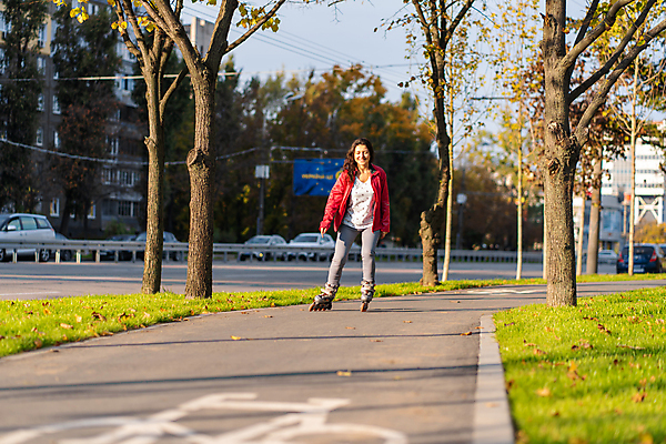 포토 JPG 해외이미지 공원 도로 길 스포츠 포즈 백그라운드 자연 거리 건강 한명 안전 사람 취미 야외 10대 운동 자전거 스케이트 스케이팅 정보 흰색 도시 바퀴 칼날 승차 아스팔트 심볼 사인 롤러 스케이터 루트 방법 양발 해외포토 1 공공시설 스포츠용품 컬러 교통시설 모션 청소년 겨울스포츠 운동선수 바이크 생태계 파일형식 이미지허브