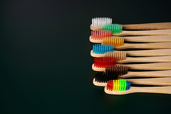 포토 JPG 해외이미지 검은배경 사람없음 칫솔 오브젝트 에코 친환경 일렬 에코라이프 위생관리 친환경제품 카피스페이스 대나무칫솔 다회용품 해외포토 라이프스타일 백그라운드 관리 위생용품 환경 검은색 공백 재활용품 파일형식 이미지허브