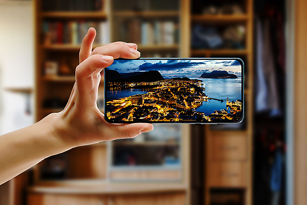 포토 JPG 해외이미지 라이프스타일 손 남자 행복 여행 백그라운드 자연 모바일 설계 산 주택 파노라마 노르웨이 사람 사람없음 야외 파란색 스마트폰 핸드폰 스크린 방 하이킹 자유 정보 관찰 잡기 네트워크 야간 스마트 보여주기 온라인 스칸디나비아 사용자 해외포토 자연요소 감정 유럽 컬러 컨셉 모션 레저 촬영기법 건물 생활 신체부위 전자제품 스마트기기 생태계 파일형식 이미지허브