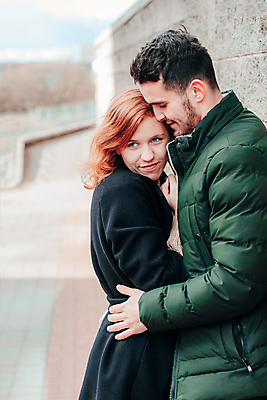 포토 JPG 해외이미지 백인 라이프스타일 커플 여자 남자 행복 포즈 2 데이트 관계 함께함 발렌타인데이 사랑 미소 사람 야외 두명 봄 기쁨 꿈 도시 내추럴 해외포토 서양인 계절 감정 컨셉 데이이벤트 표정 생활 파일형식 이미지허브