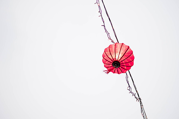 포토 JPG 해외이미지 전통 아시아 종교 종이 문화 기념 동양인 사람없음 장식 빨간색 빛 축제 중국 골동품 등불 램프 축하 인사 행운 야간 저녁 심볼 동쪽 차이나타운 해외포토 자연요소 나라 컬러 컨셉 조명 인종 관광지 예절 방향 파일형식 이미지허브