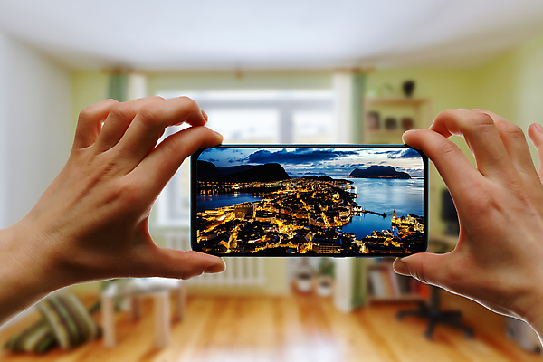 포토 JPG 해외이미지 라이프스타일 손 남자 행복 여행 백그라운드 자연 모바일 설계 산 주택 파노라마 노르웨이 사람 사람없음 야외 파란색 스마트폰 핸드폰 스크린 방 하이킹 자유 정보 관찰 잡기 네트워크 야간 스마트 보여주기 온라인 스칸디나비아 사용자 해외포토 자연요소 감정 유럽 컬러 컨셉 모션 레저 촬영기법 건물 생활 신체부위 전자제품 스마트기기 생태계 파일형식 이미지허브