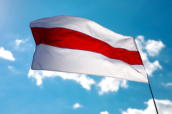 포토 JPG 해외이미지 디자인 유럽 포스터 포즈 백그라운드 컨셉 새로움 거리 미술 사람 사람없음 그래픽 빨간색 자유 흰색 깃발 역사 뉴스 경찰 보호 토론 투표 선거 민주주의 심볼 사인 혁명 대통령 독립 벨로루시 위기 전국 정부 지원 참여 항의 해외포토 직업 나라 컬러 문화예술 파일형식 이미지허브