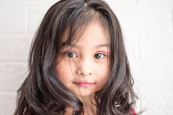 포토 JPG 해외이미지 백인 모델 1 여자 행복 얼굴 어린이 백그라운드 놀이 건강 한명 미소 사람 뷰티 유행 흰색 작음 고립 해외포토 서양인 감정 컬러 표정 신체부위 크기 파일형식 이미지허브