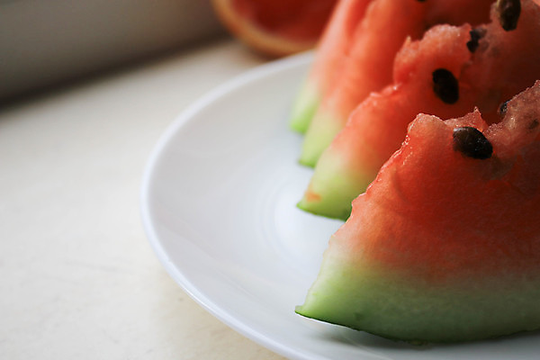 포토 JPG 해외이미지 접시 별 음식 조각 백그라운드 다이어트 과일 자연 유리 디저트 수박 건강 사람 사람없음 목재 빨간색 초록색 물 파란색 주스 줄무늬 흰색 시골 신선 막대기 달콤 맛 멜론 먹기 상쾌 유기농 슬라이스 내추럴 숙성 채식주의자 해외포토 자연요소 나무 식기 웰빙 감정 음료 컬러 컨셉 무늬 재료 모션 재질 생태계 채식 파일형식 이미지허브