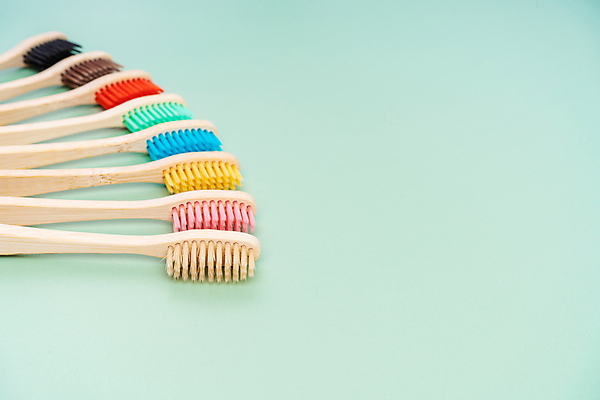 포토 JPG 해외이미지 사람없음 칫솔 오브젝트 에코 친환경 일렬 에코라이프 위생관리 친환경제품 카피스페이스 초록배경 대나무칫솔 다회용품 해외포토 라이프스타일 백그라운드 관리 초록색 위생용품 환경 공백 재활용품 파일형식 이미지허브